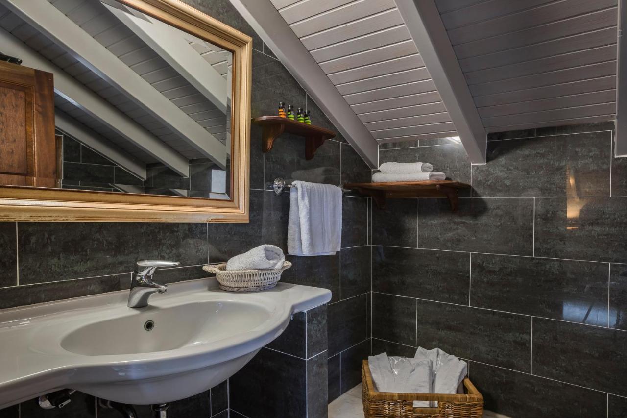 Faros Suites (Adults Only) ฟิสคาร์โด ภายนอก รูปภาพ