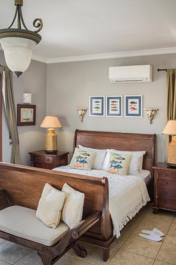 Faros Suites (Adults Only) ฟิสคาร์โด ภายนอก รูปภาพ